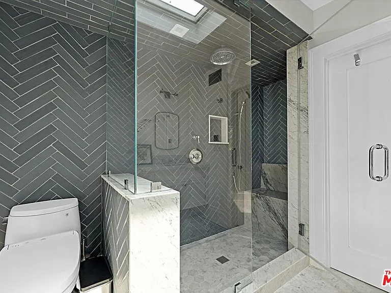 379 N Ridgewood Pl — Photo 24