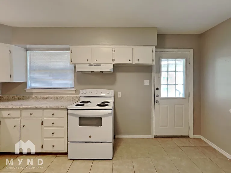 609 John Arden Dr — Photo 4