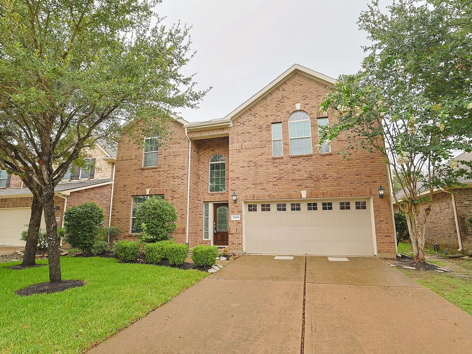 4 bed, 2.5 bath, 2344 sqft, $2,700 — Photo 3