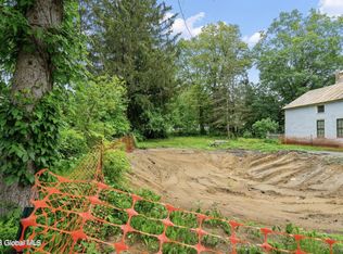 76 Regent St, Saratoga Springs, NY 12866