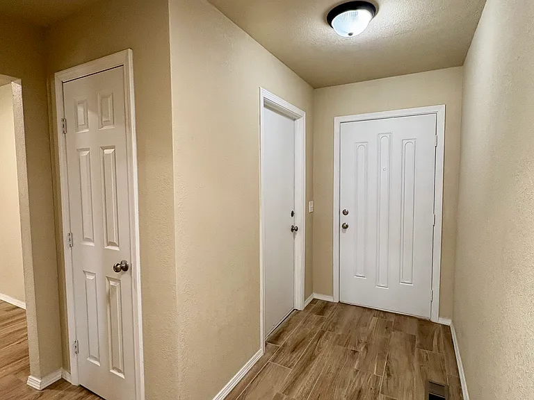224 Oak Tree Ln — Photo 15