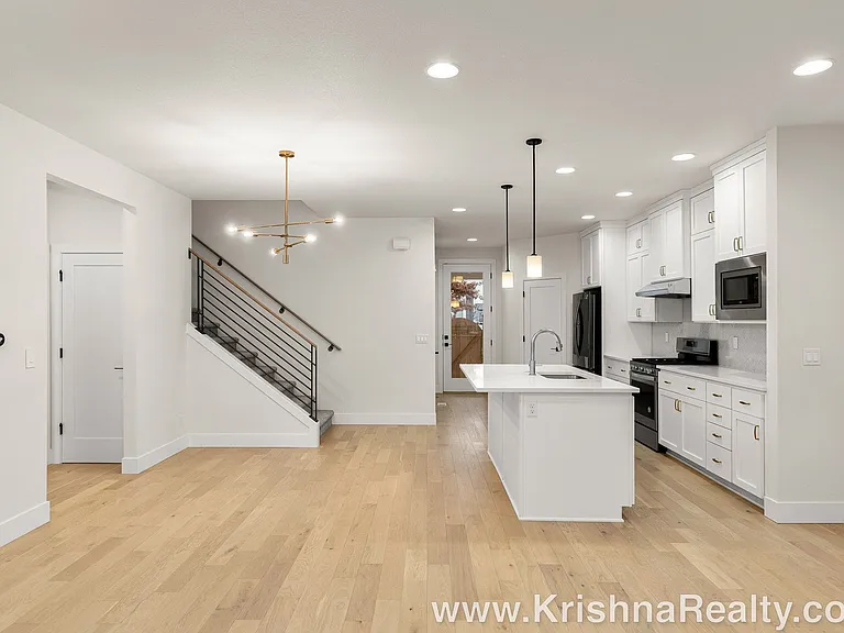 4227 SE Reed Dr — Photo 6