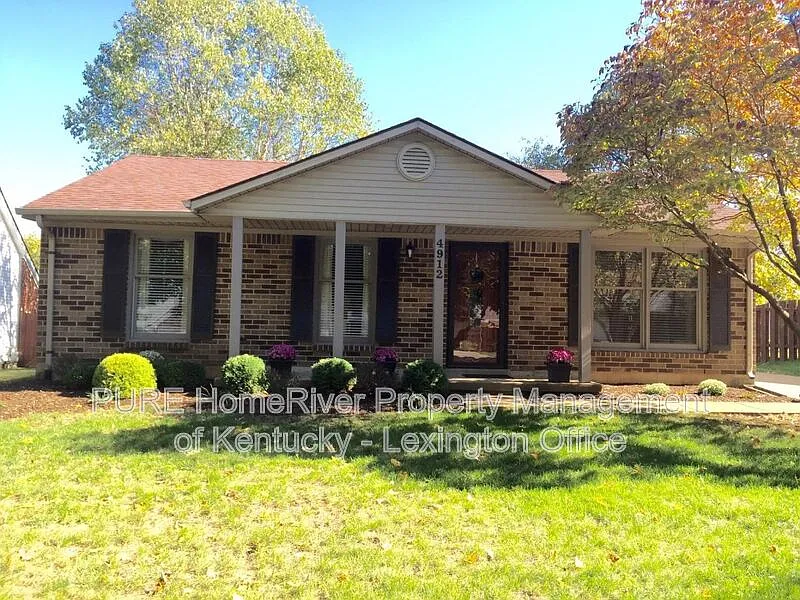 3 bed, 1.0 bath, 1102 sqft, $1,695 — Photo 1