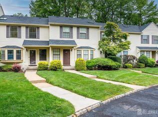 503 Timber Oaks Rd, Edison, NJ 08820