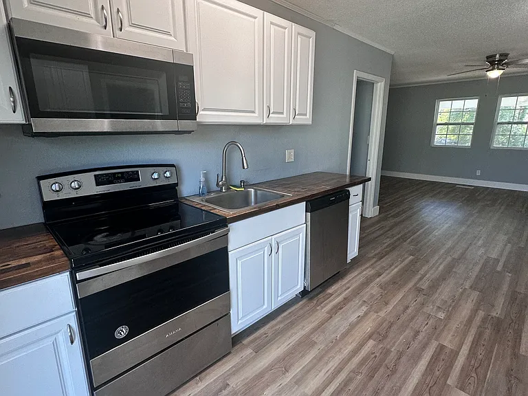 2030 Harold Ct — Photo 8