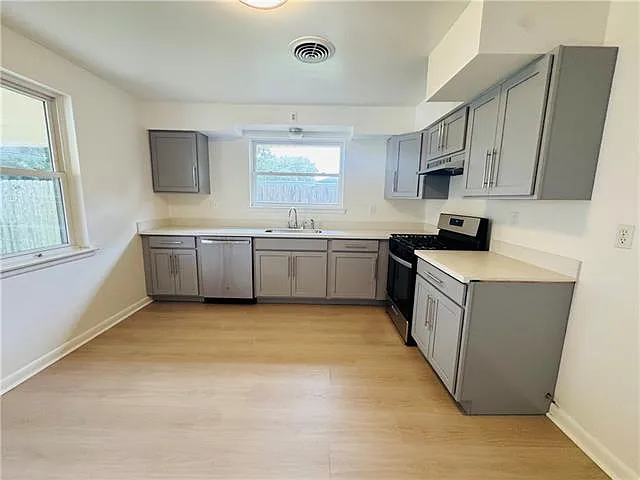 2 bed, 1.0 bath, 900 sqft, $1,600 — Photo 4