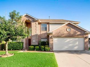 3908 Larkspur Dr, Haltom City, TX 76137