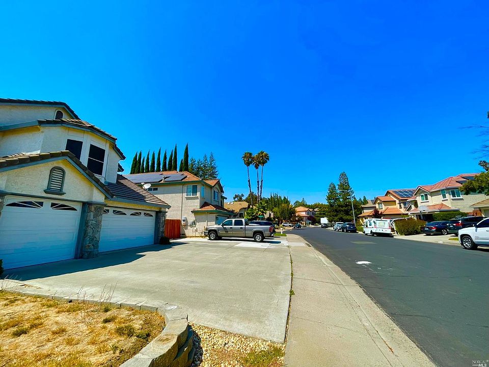 1st image of 818 Oak Creek Dr