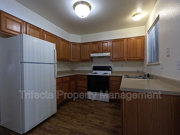 5th image of 2121 35th Ave APT 18