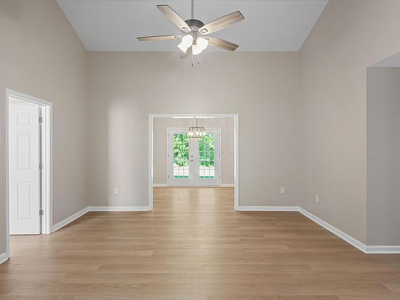 3rd image of 30 Roosevelt Ct NE