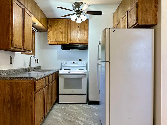 3rd image of 1114 Emerald Ln