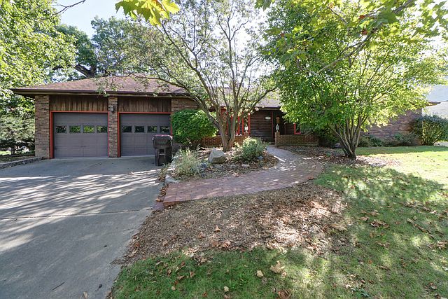 1st image of 205 Surrey Ct
