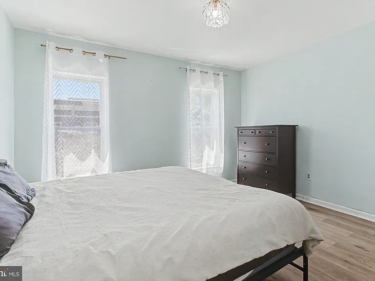 14 Poultney St — Photo 33
