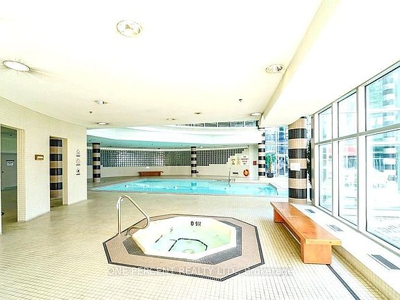 5th image of 2550 Lawrence Ave E #402