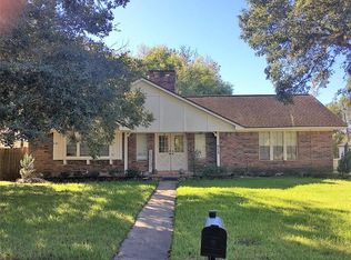 515 Southern Oaks Dr, Lake Jackson, TX 77566