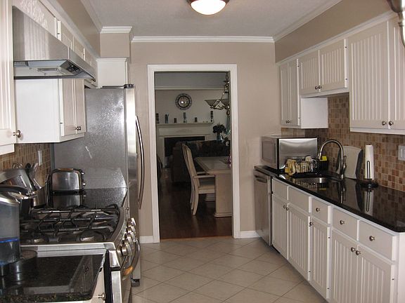 Granite&ss;tile backsplash