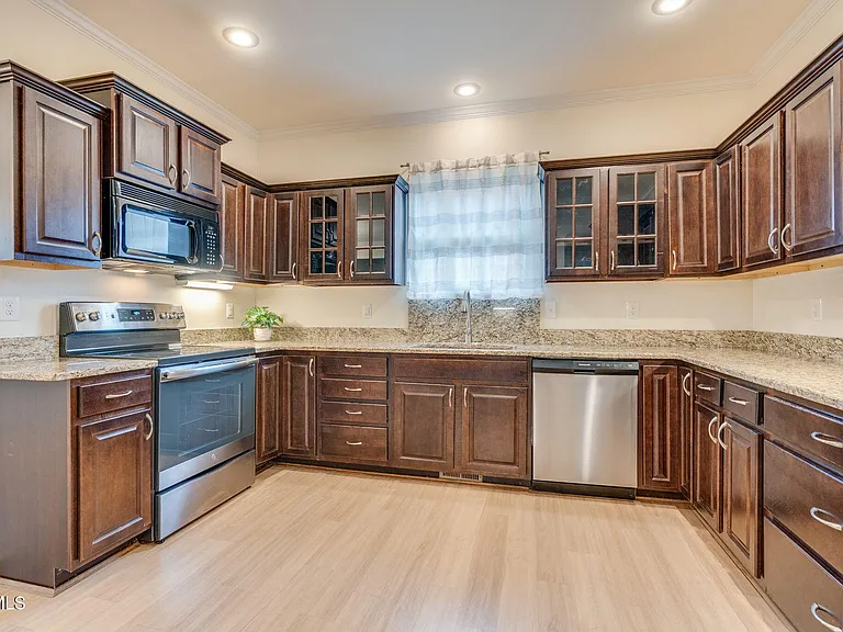 707 Victoria Lee Way — Photo 13
