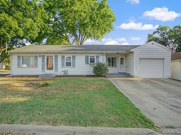 303 E South 3rd St, Red Bud, IL 62278