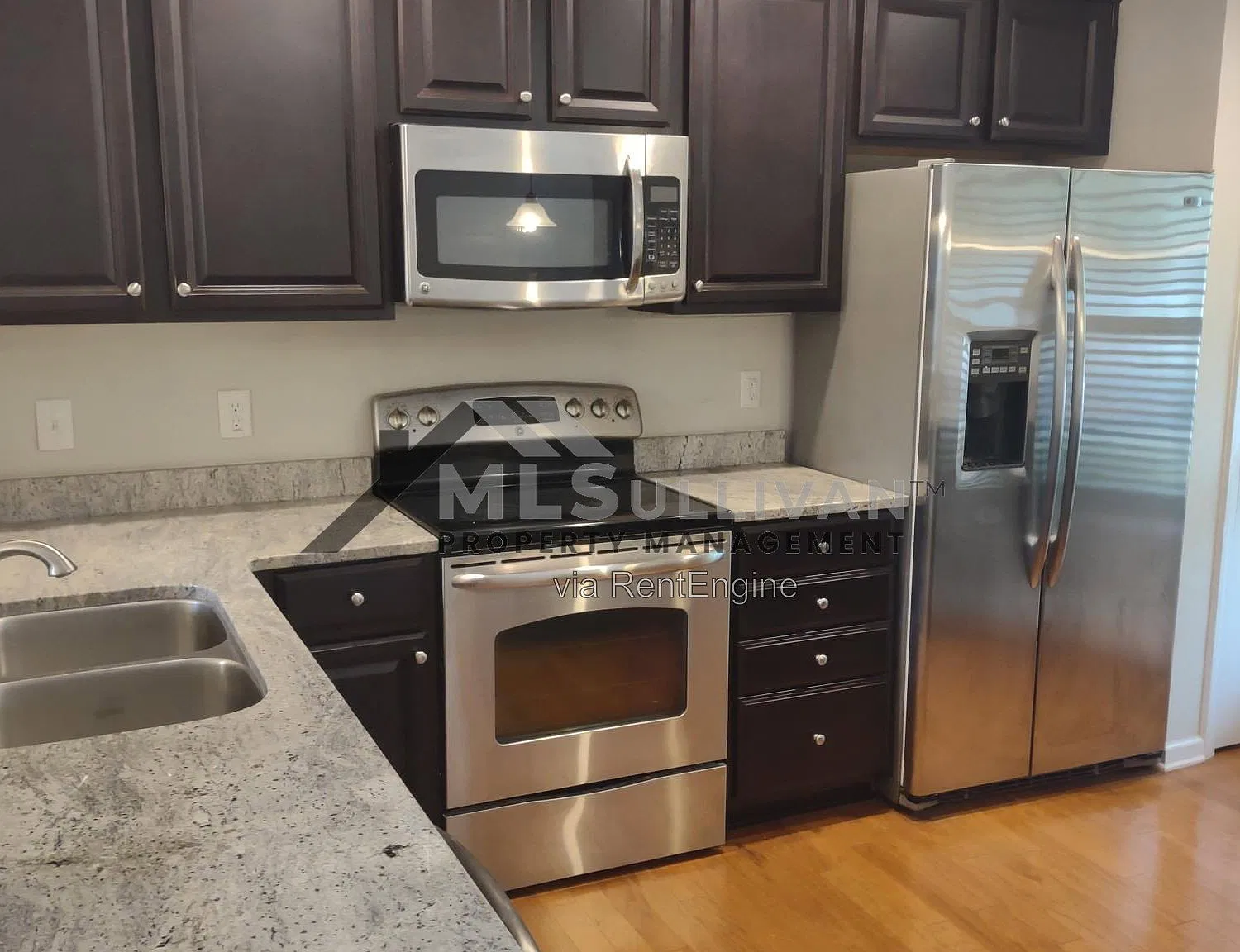 3 bed, 2.5 bath, 2010 sqft, $2,250 — Photo 3