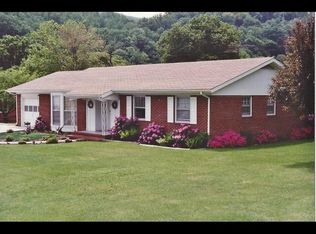 102 Rowland St, Narrows, VA 24124
