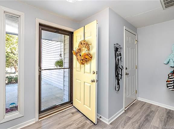 3rd image of 4028 Bon Rea Dr