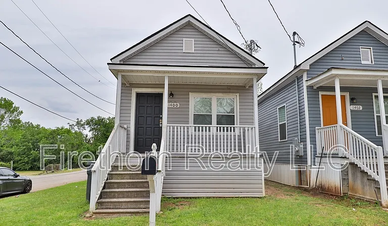1400 Maple St — Photo 1