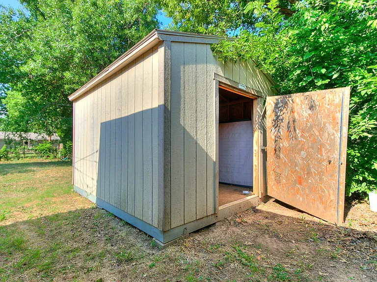 1612 Dakota St — Photo 45