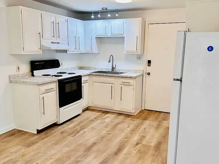 147 State St #7 — Photo 5