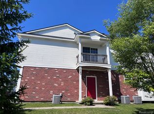 2604 Riversedge Dr #10, Saline, MI 48176