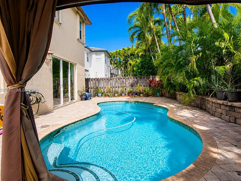 13989 SW 155th Ter — Photo 37