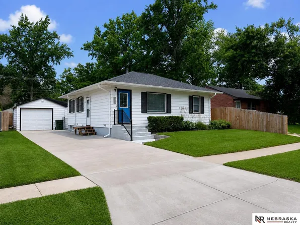 5411 Knox St, Lincoln, NE 68504