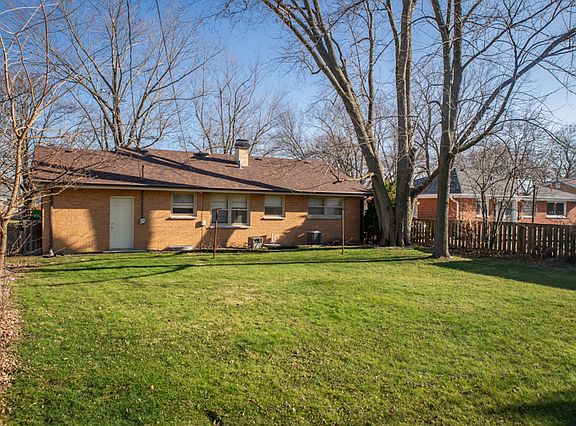3rd image of 1228 Hiawatha Dr