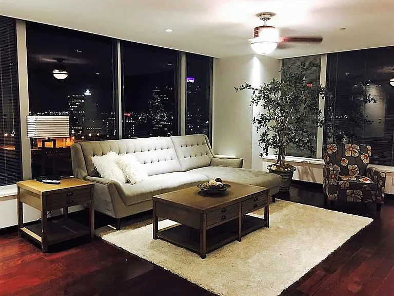 Gallery 720 — Photo 7