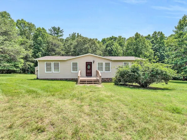 946 Bluewater Dr, Moneta, VA 24121