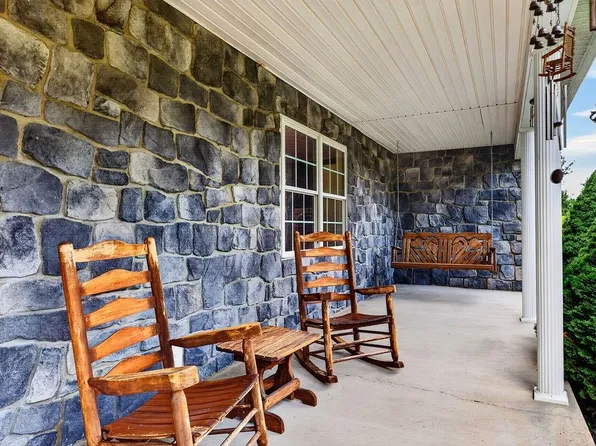 40A Bradford St, Swoope, VA 24479