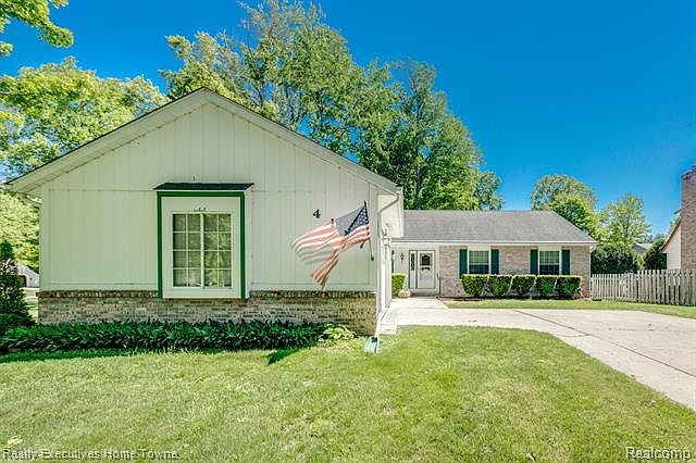 1st image of 4157 Surrey Ln