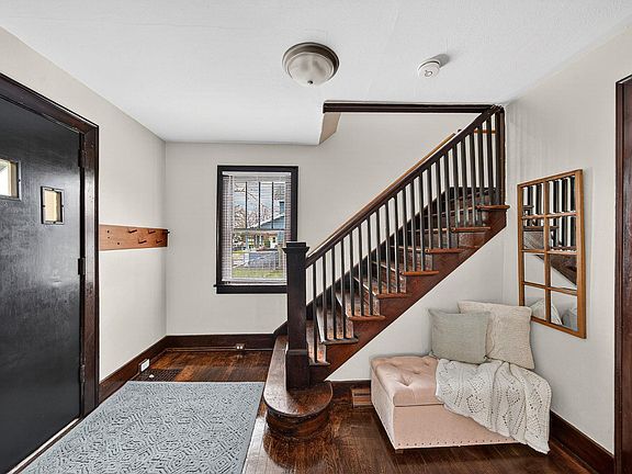 3rd image of 1640 E Bowman St