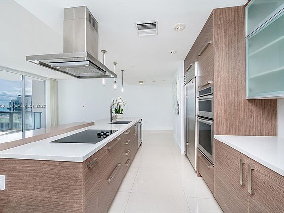 4th image of 1060 Brickell Ave APT 4203