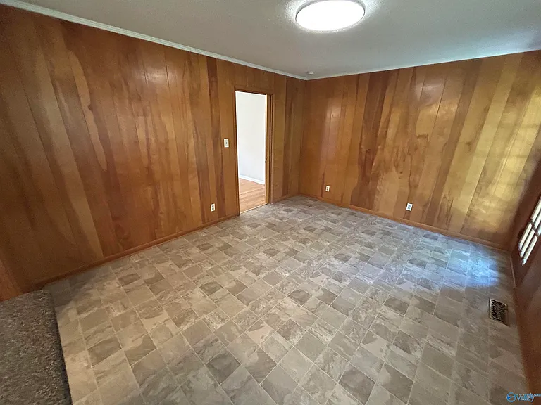 1607 Chapman Ave NE — Photo 6