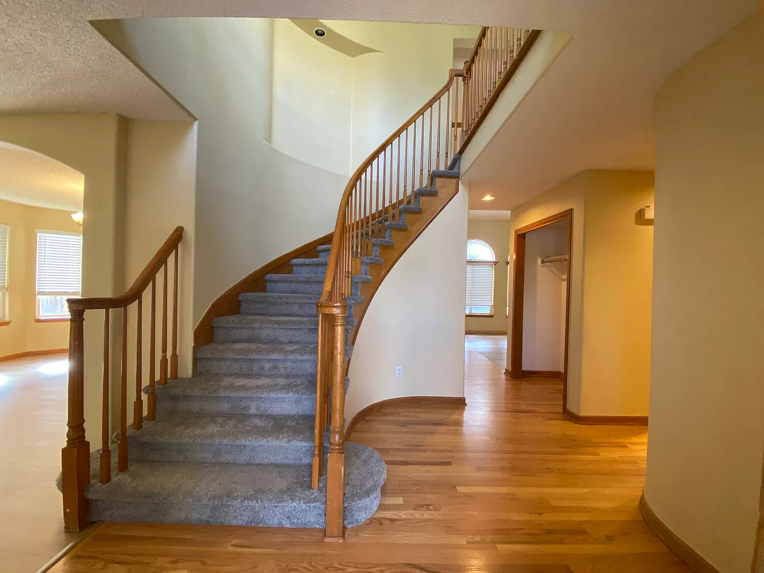 5 bed, 3.5 bath, 3498 sqft, $3,800 — Photo 3