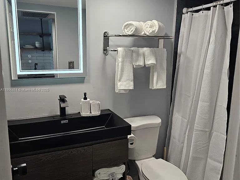 19201 Collins Ave #324 — Photo 3