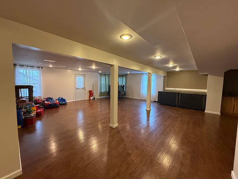 143 Lyle Curtis Cir — Photo 11