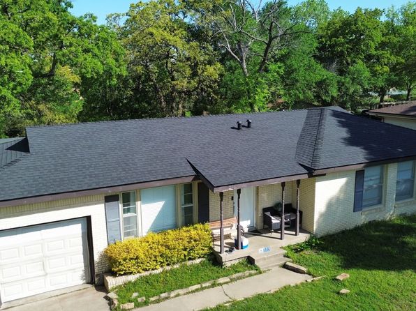 135 Oak Dr E, Hurst, TX 76053