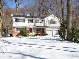 240 Vineyard Rd, Huntington, NY 11743