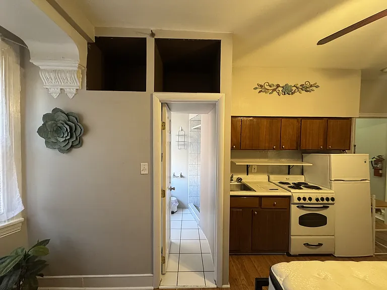 1121 Spruce St #3R — Photo 6