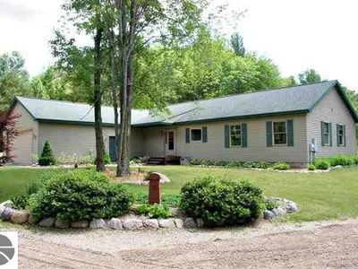 19489 Saint Johns Rd, Interlochen, MI, 49643