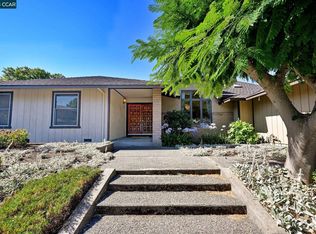 8 Silvia Ct, Moraga, CA