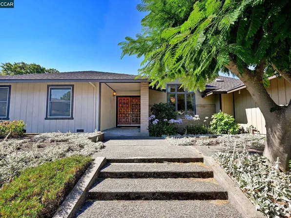 8 Silvia Ct, Moraga, CA 94556