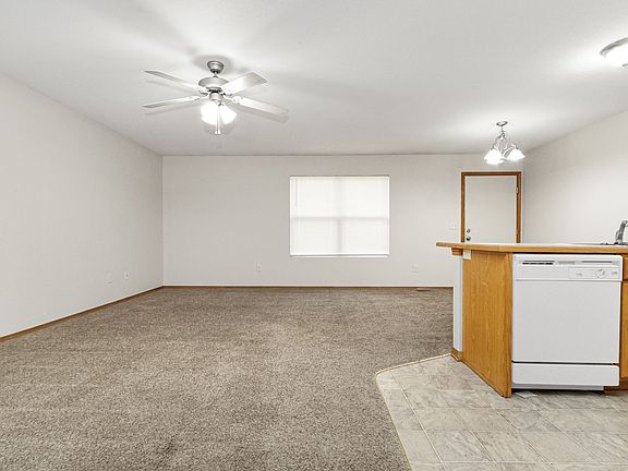 5th image of 1104 Country Club Ln