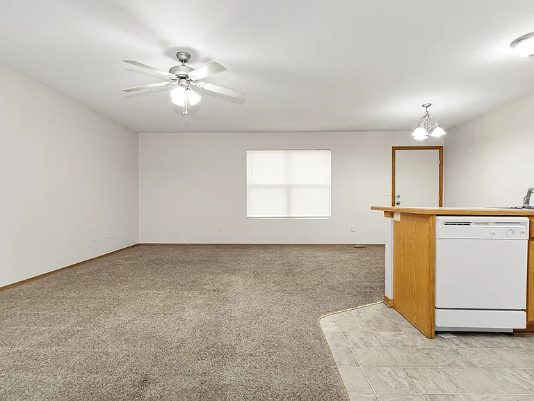 1104 Country Club Ln — Photo 5